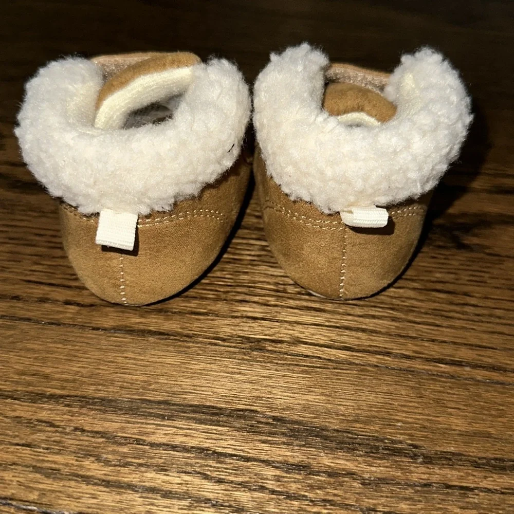 New Carters Infant Just One You Velcro Fur Soft Tan Boots 6-12 Months